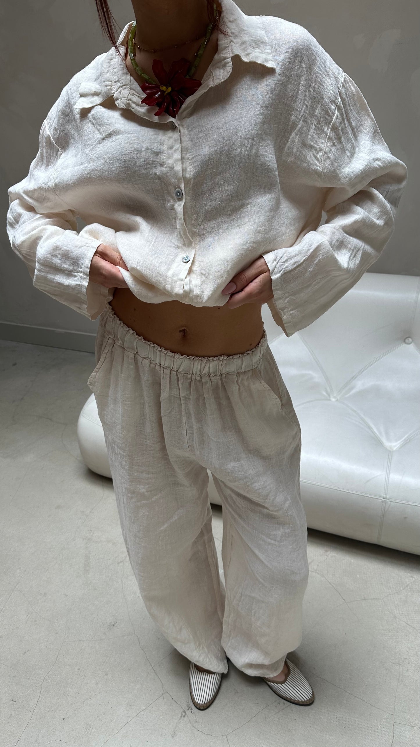Beige linen pants - Curated by UME