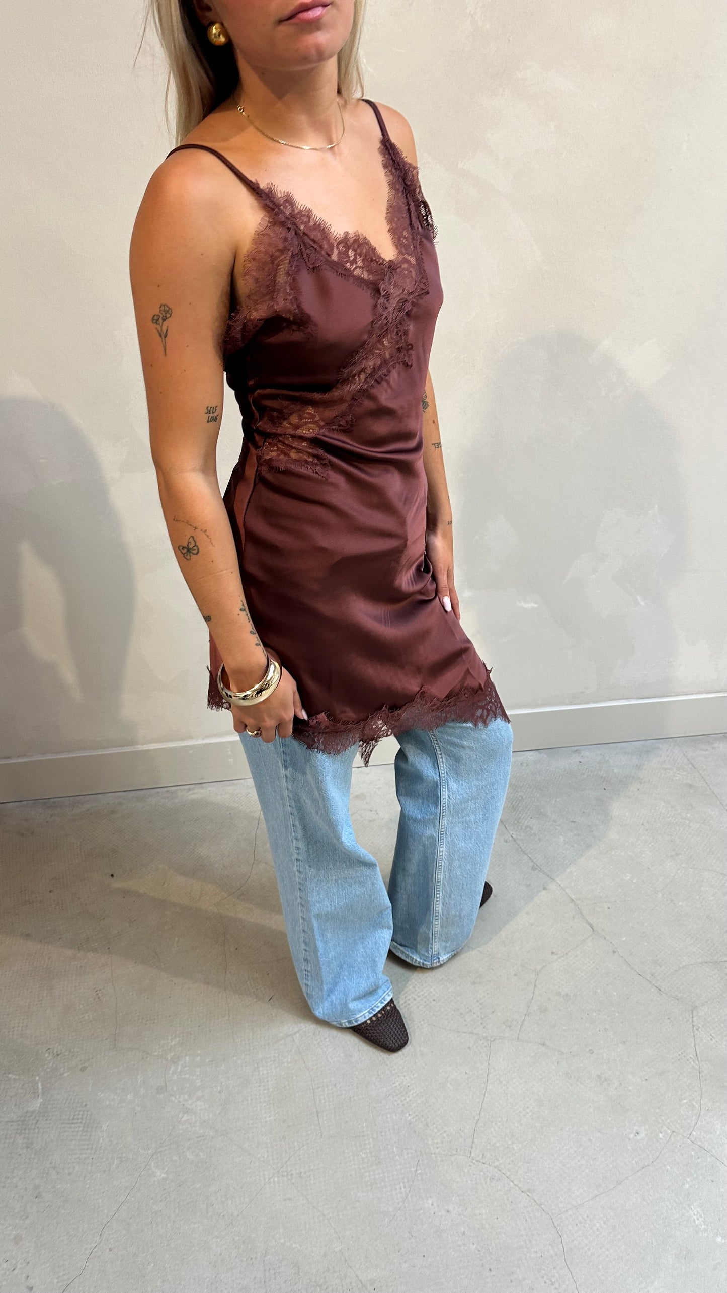 Lace brown dress - Curated by ume
