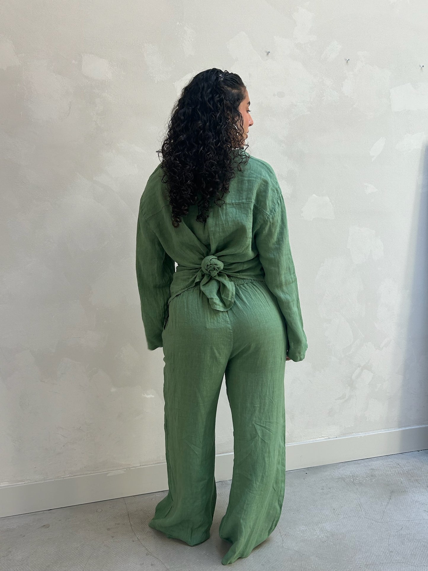 Green linen pants - Curated by UME