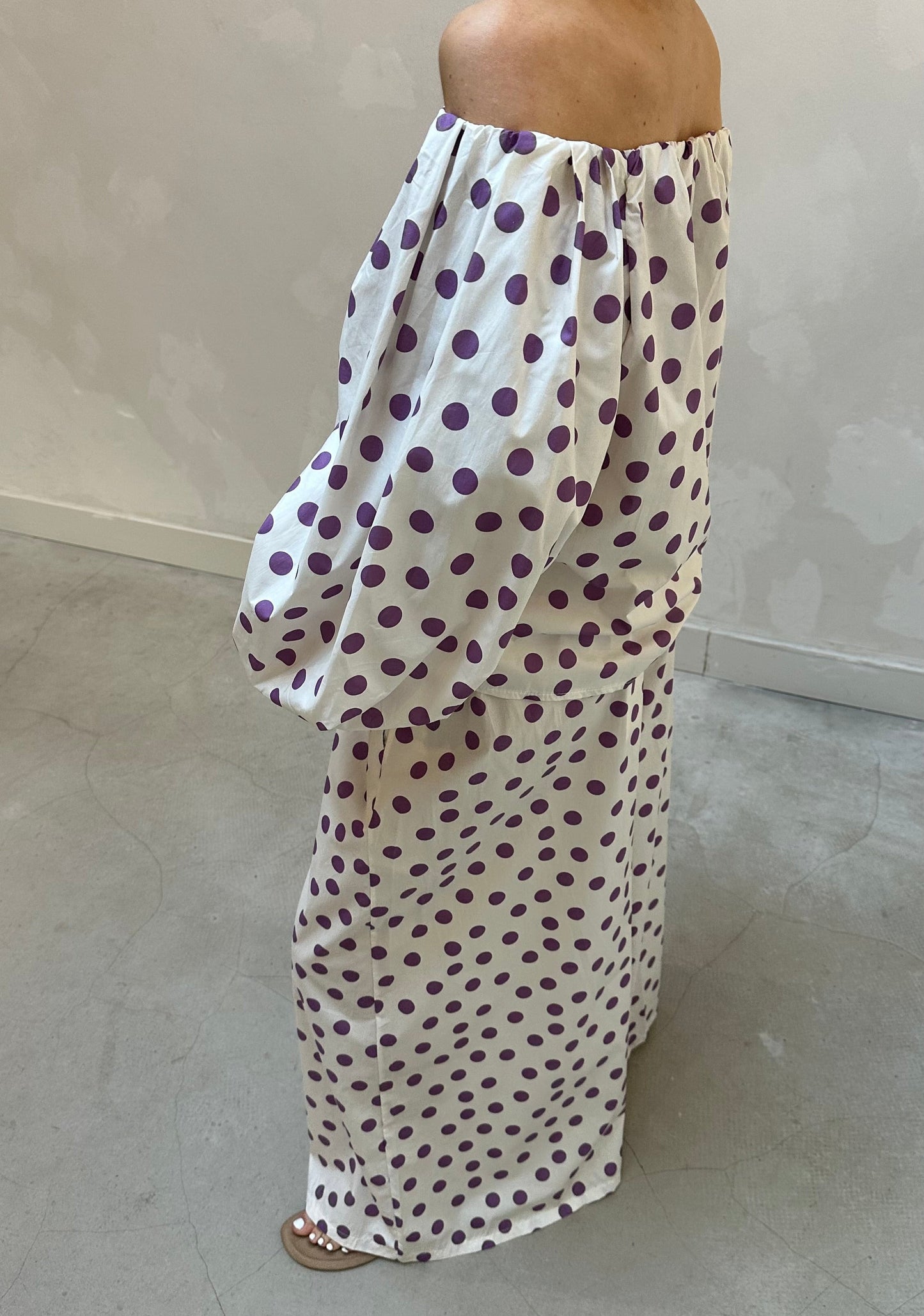 Violet polka dot - Curated by UME