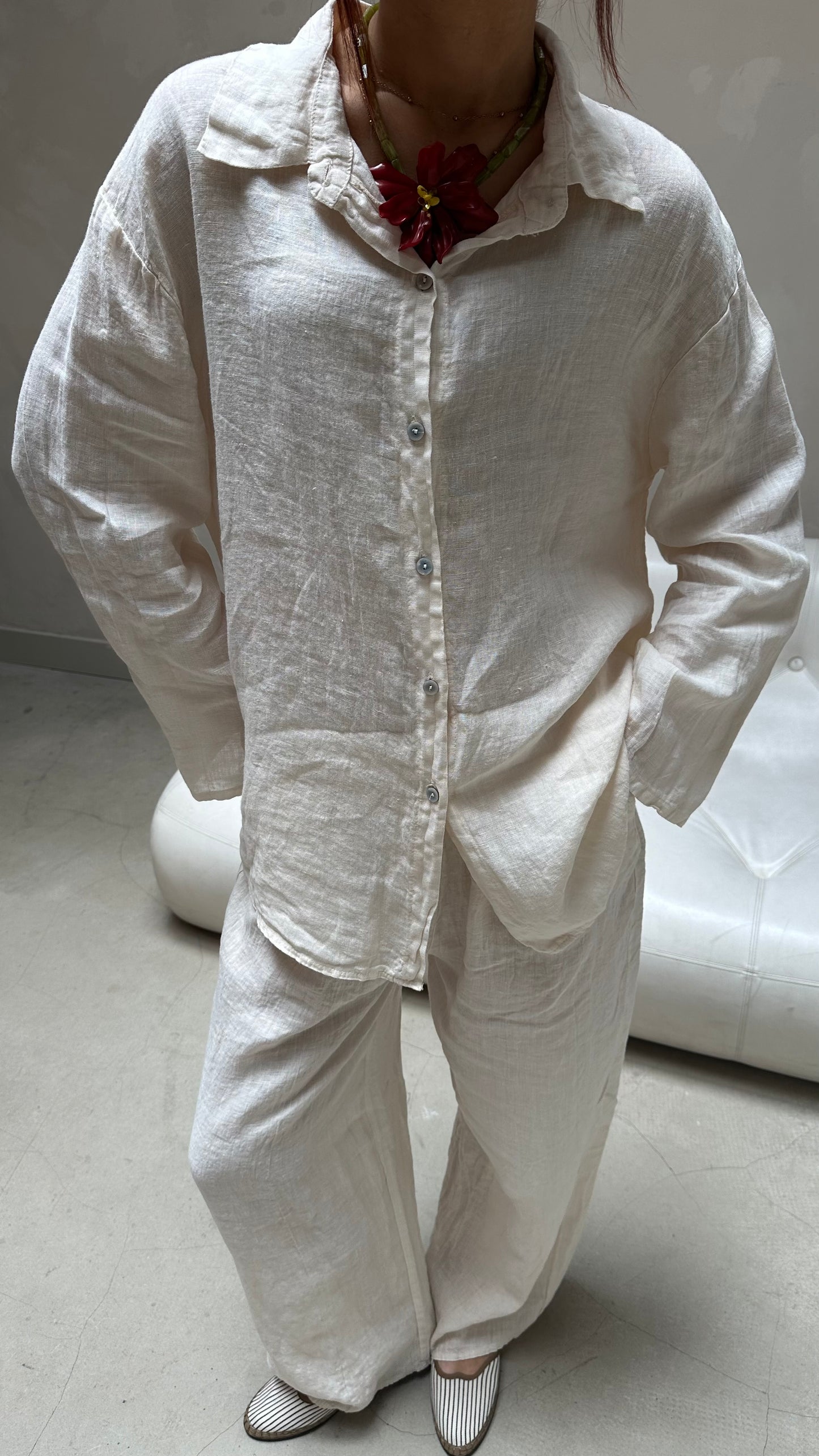 Beige linen pants - Curated by UME