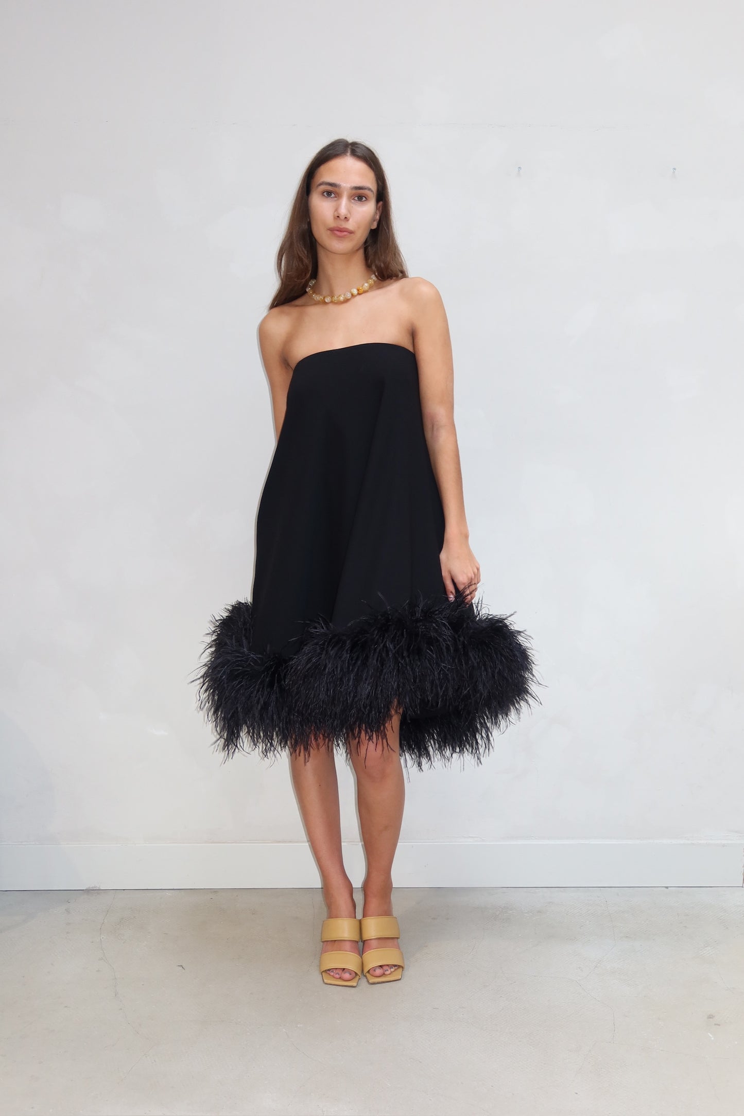 THE NEW ARRIVALS - Off-shoulder Feather dress