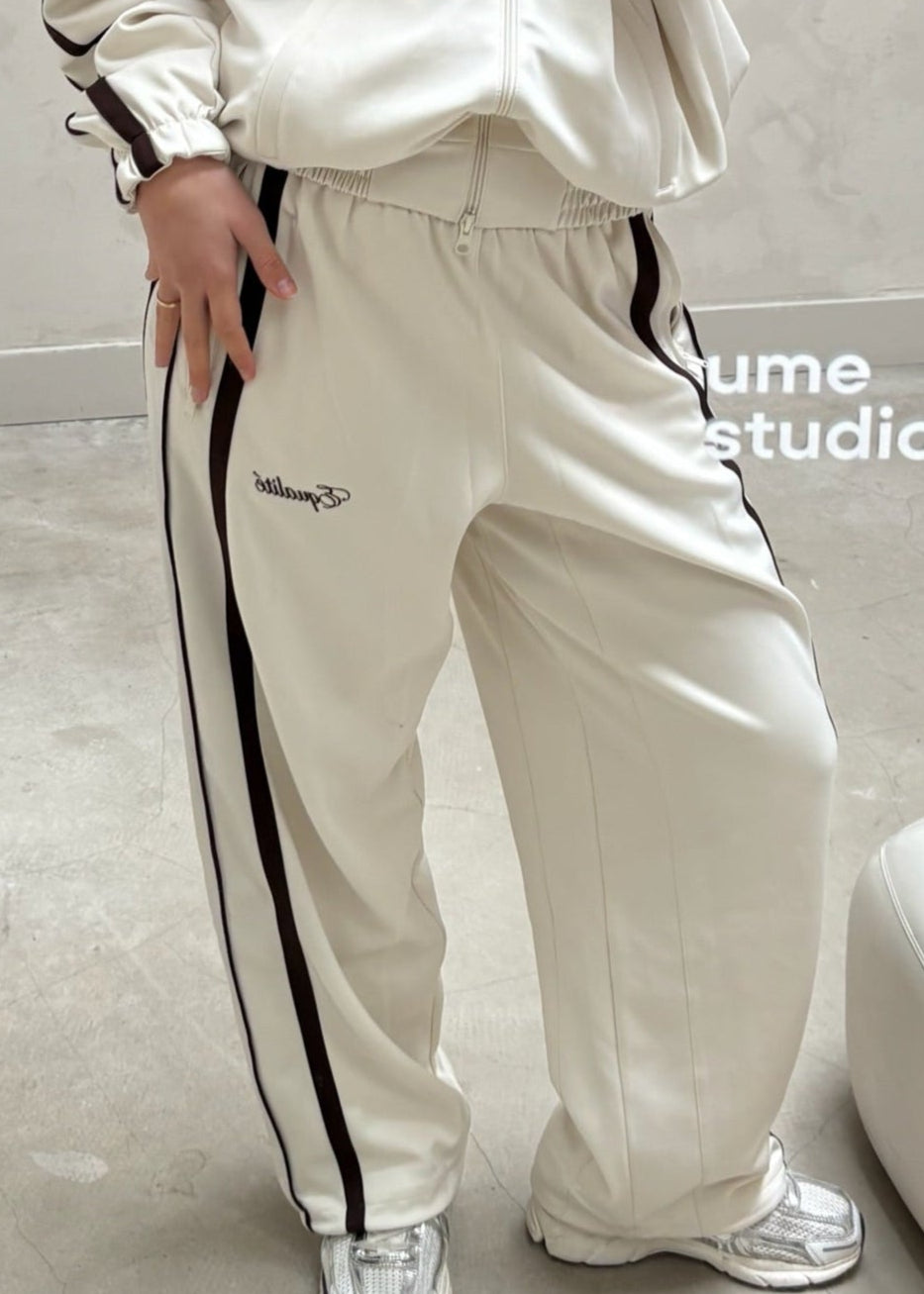 Equalite beige / brown - trackpants