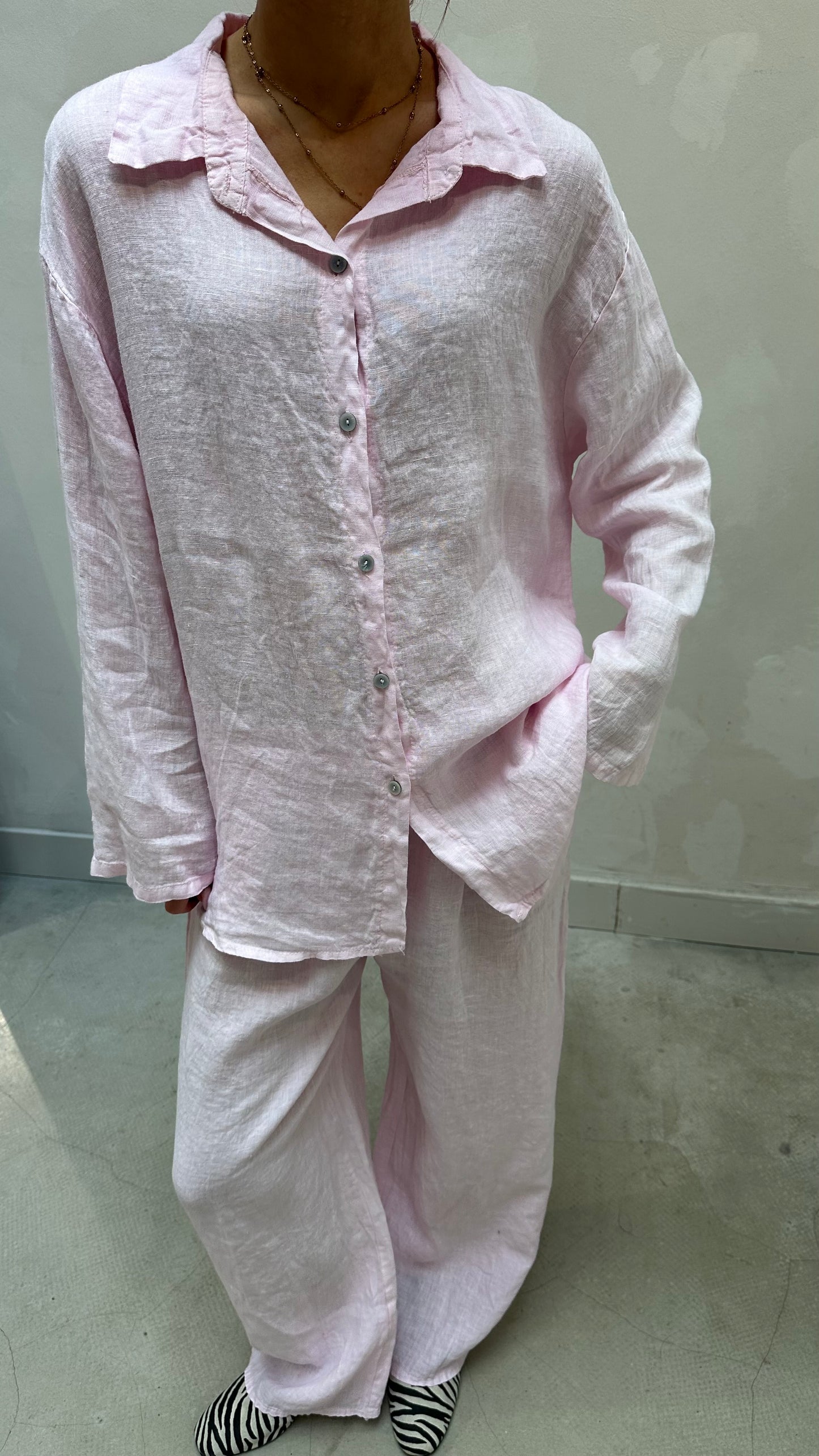 Pink linen blouse - Curated by UME