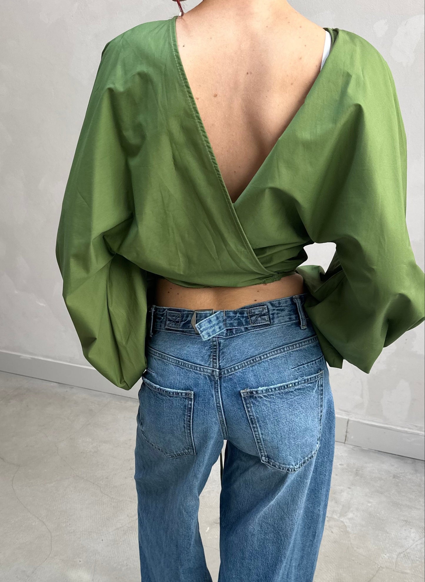 Backless balloon sleeve blouse Green - Curated by UME