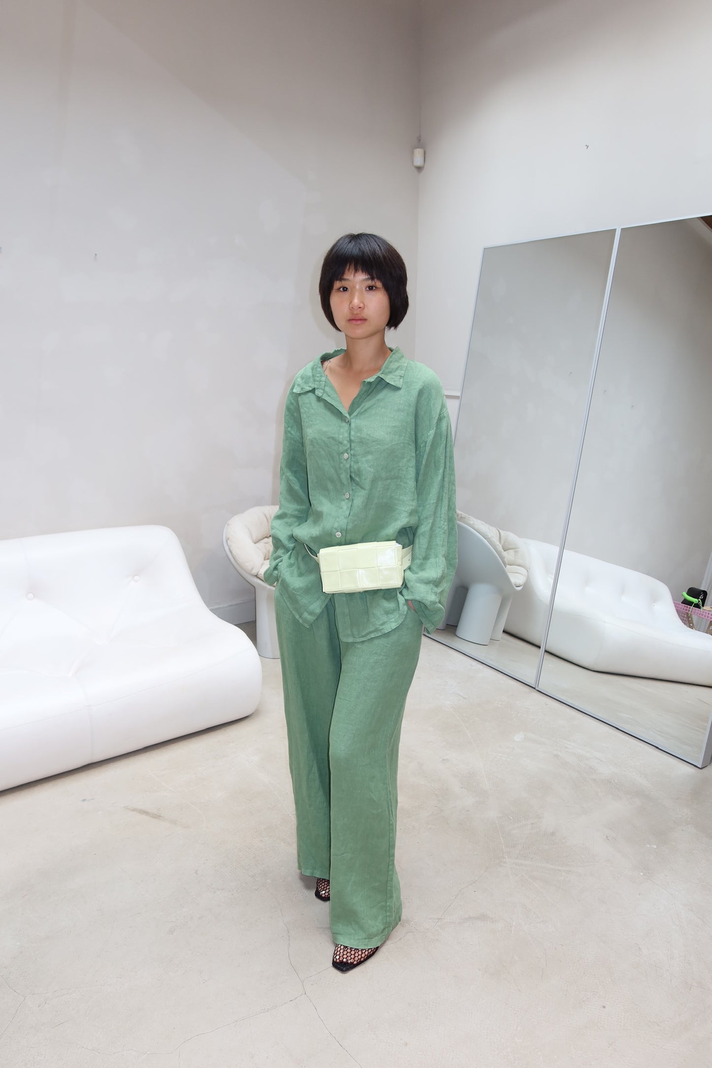 Green linen pants - Curated by UME
