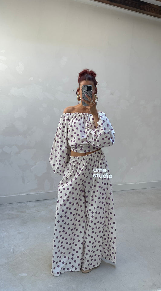 Violet polka dot - Curated by UME