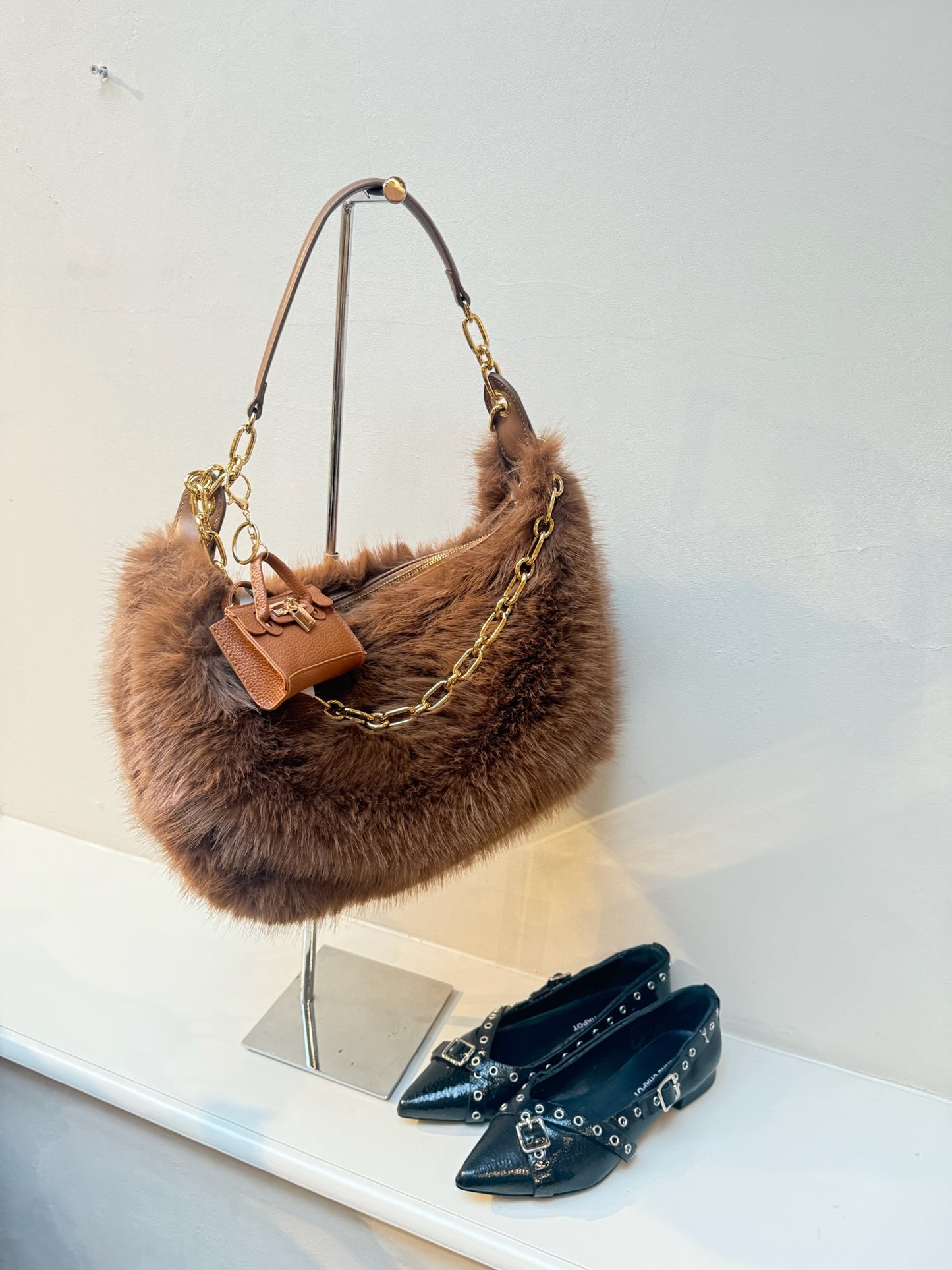 Reserved Furry Bag Brown - UME STUDIO