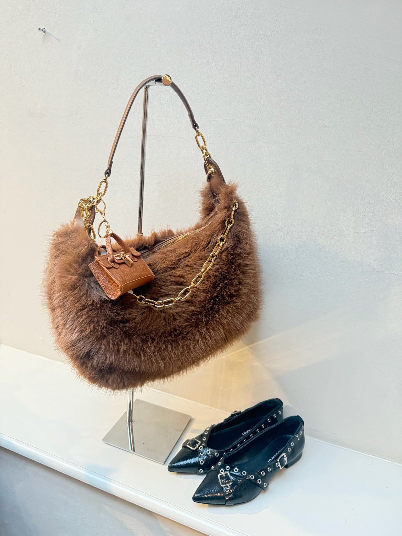Reserved Furry Bag Brown - UME STUDIO