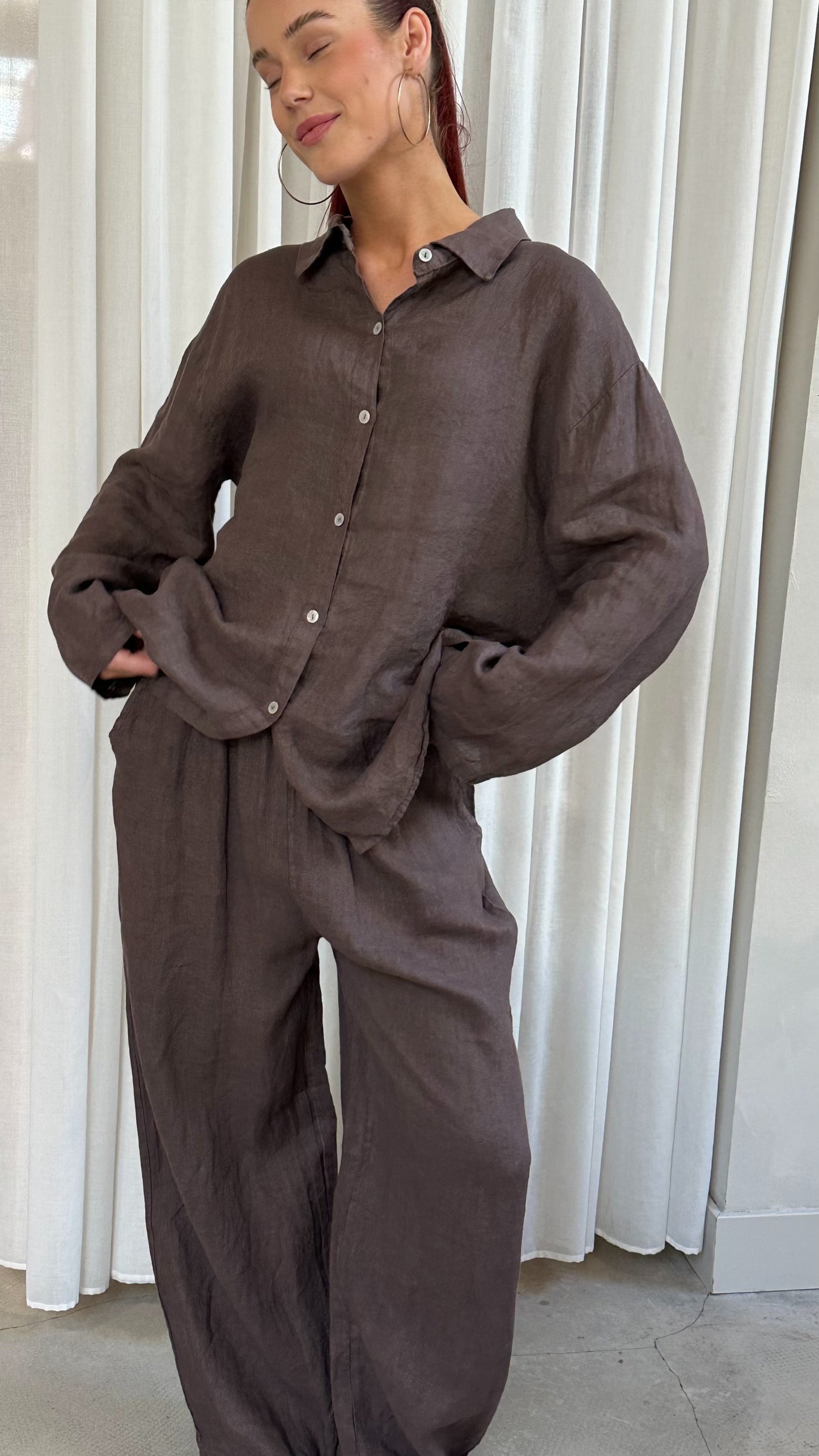 Brown linen pants - Curated by UME